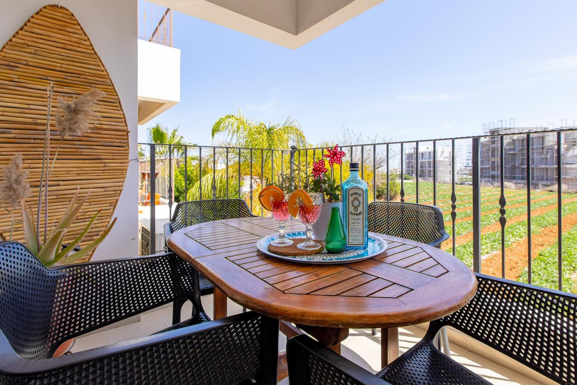 Tranquil Kyklades Bc6, Walk To Beach Paralimni Exterior foto